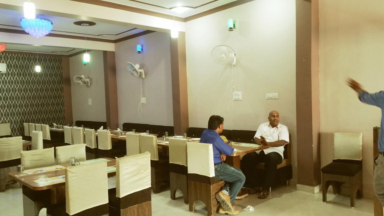 The Royal Hotel Chhatarpur Esterno foto