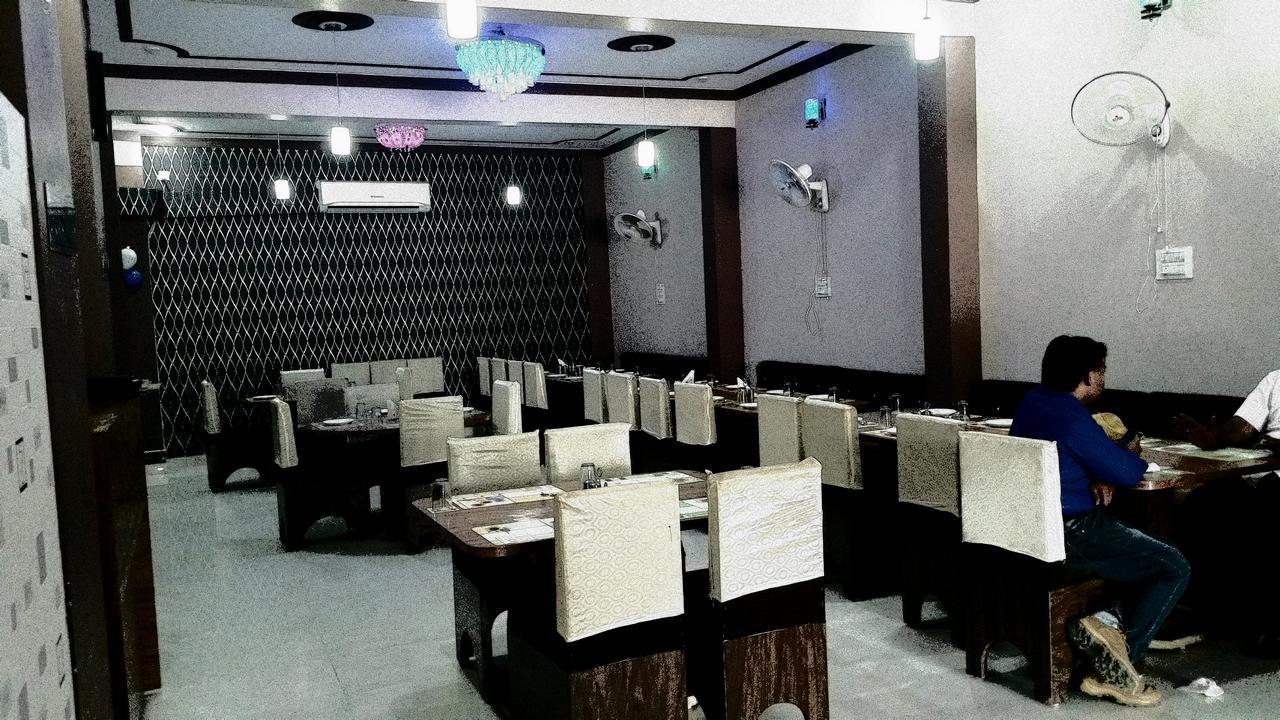 The Royal Hotel Chhatarpur Esterno foto
